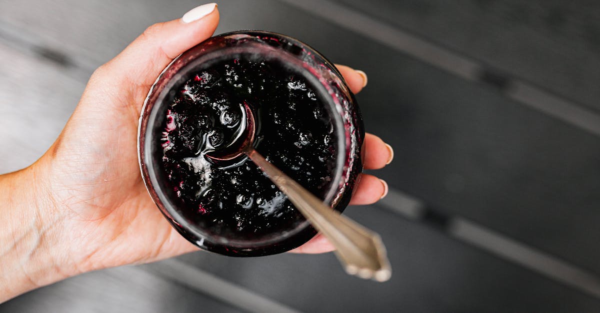 d&eacute;couvrez notre d&eacute;licieuse recette de confiture de m&ucirc;res, un m&eacute;lange savoureux de fruits juteux et de sucre. parfaite sur vos tartines ou comme garniture pour vos desserts, cette confiture maison est un r&eacute;gal &agrave; chaque cuiller&eacute;e.