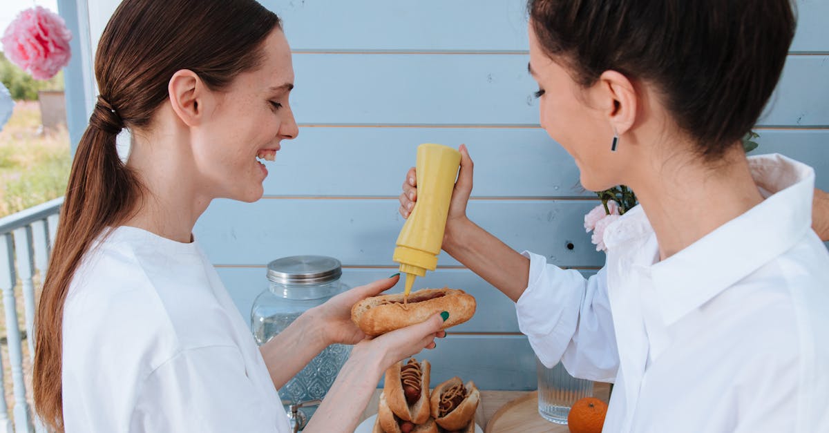 d&eacute;couvrez l'univers de la moutarde, son histoire, ses vari&eacute;t&eacute;s et des recettes cr&eacute;atives pour sublimer vos plats avec ce condiment incontournable de la cuisine fran&ccedil;aise.